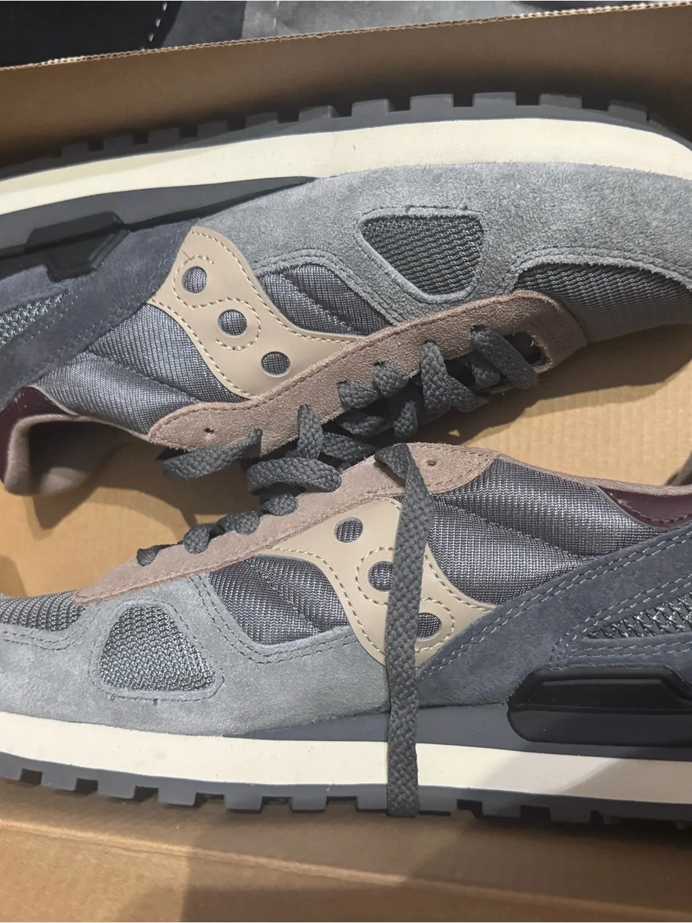 Saucony womens Low-Top Sneakers in Gray, Tan and Burgundy